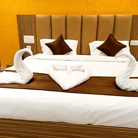 Hotel Maitri Mysore Esterno foto